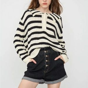 NWT Knit pullover with collar